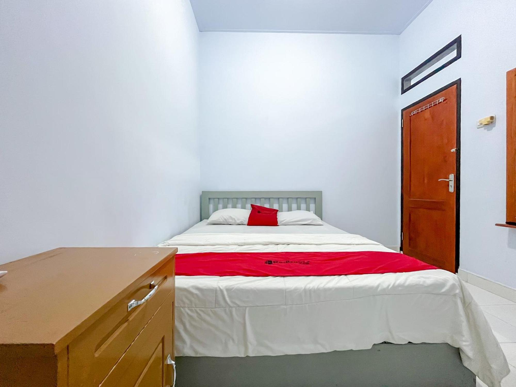Reddoorz Syariah At Home Ampana Guest House Ampana Kota Zewnętrze zdjęcie