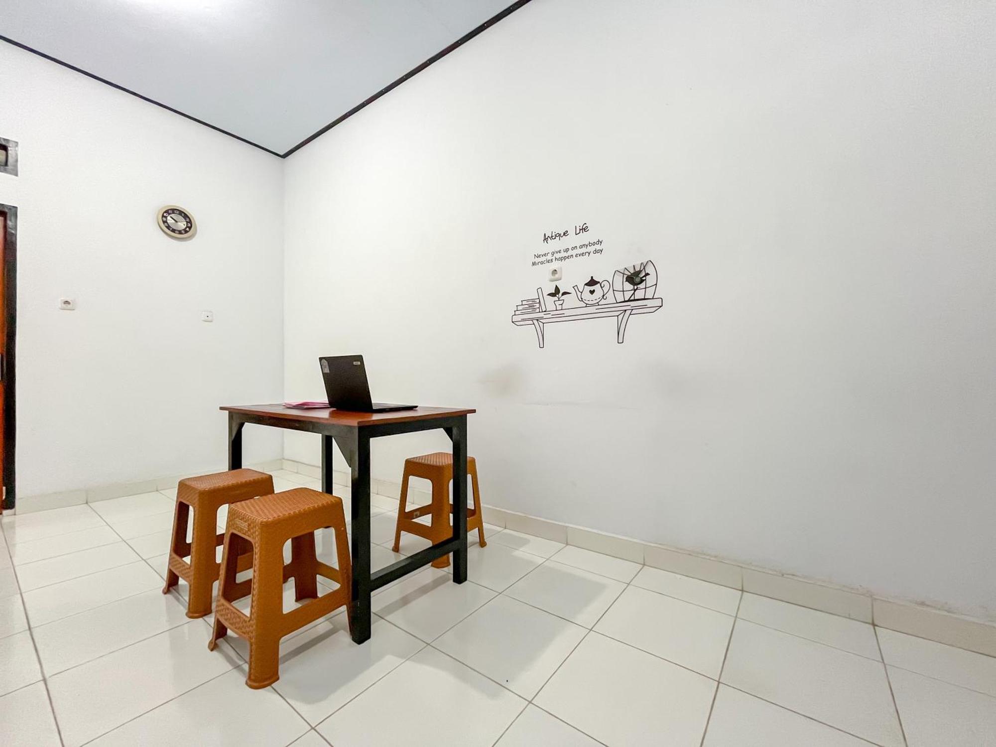Reddoorz Syariah At Home Ampana Guest House Ampana Kota Zewnętrze zdjęcie