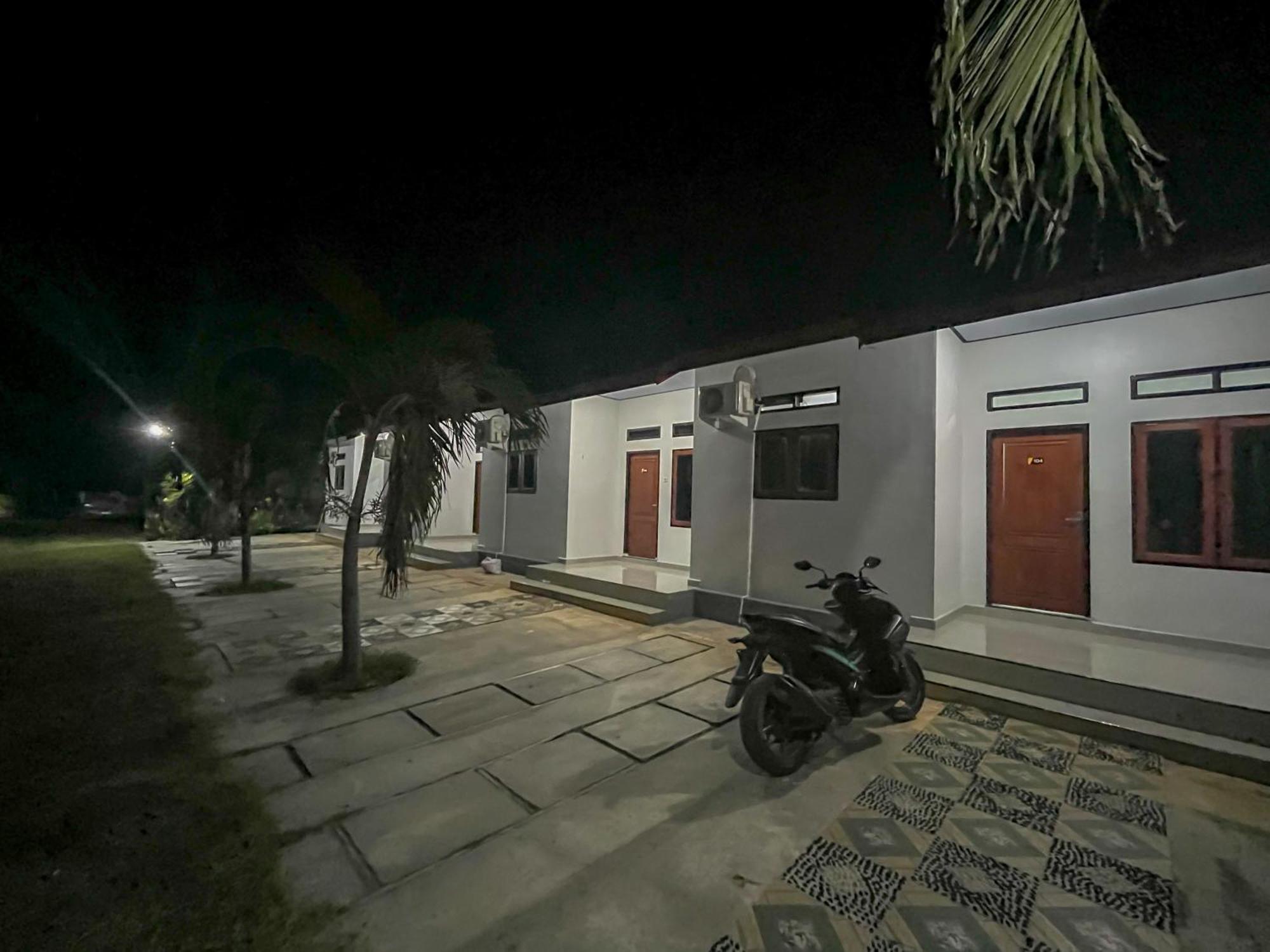 Reddoorz Syariah At Home Ampana Guest House Ampana Kota Zewnętrze zdjęcie